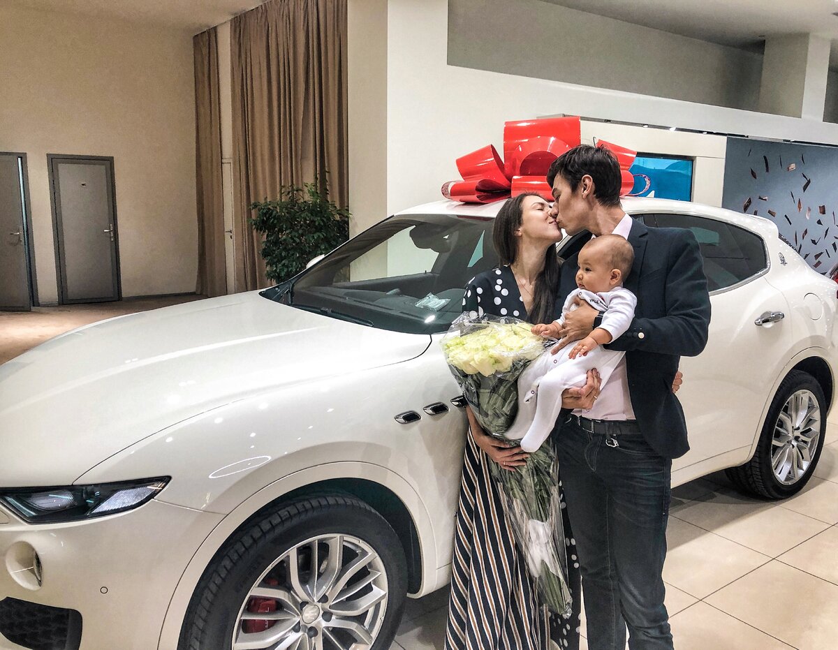 Забираем нашу машину из автосалона:)