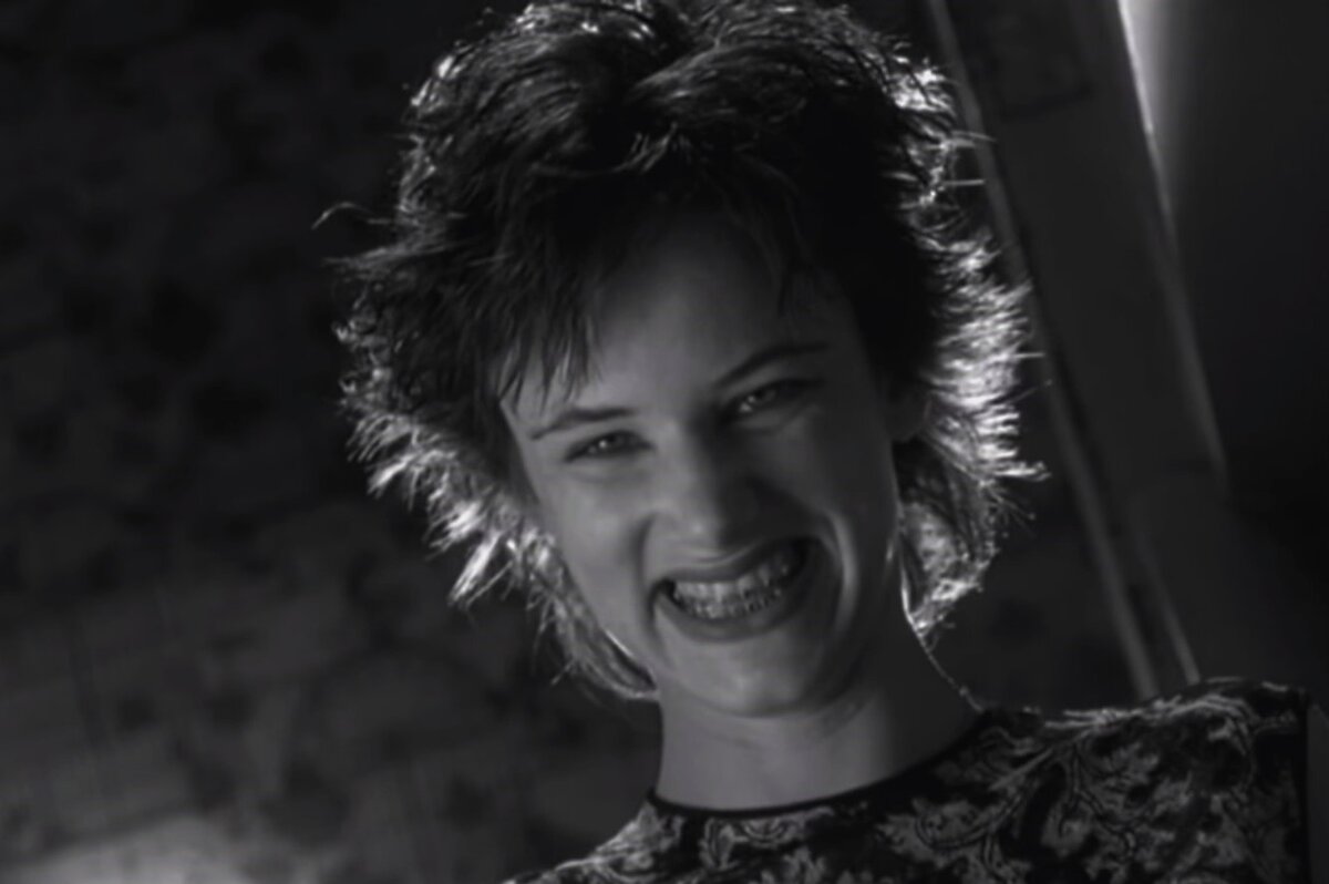 Джульет Льюис в роли Мэллори в фильме "Прирождённые убийцы" (1994)