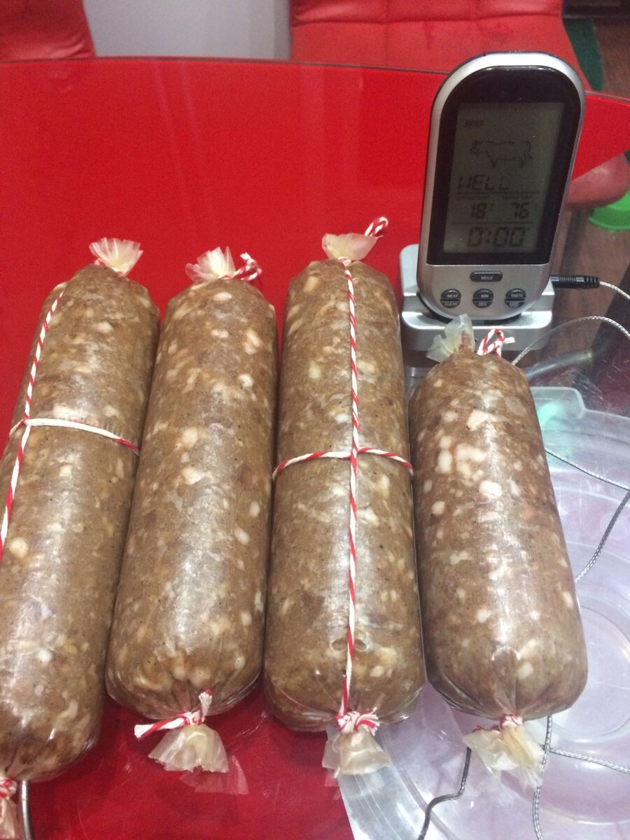 Батоны колбасы до термообработки - Фото Андрей Колесин ©