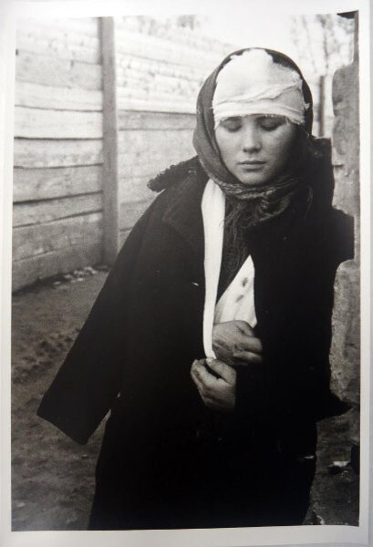 Раненая медсестра в прифронтовом госпитале. Подмосковье 
Павел Трошкин, 1941 1942 год, МАММ/МДФ.
