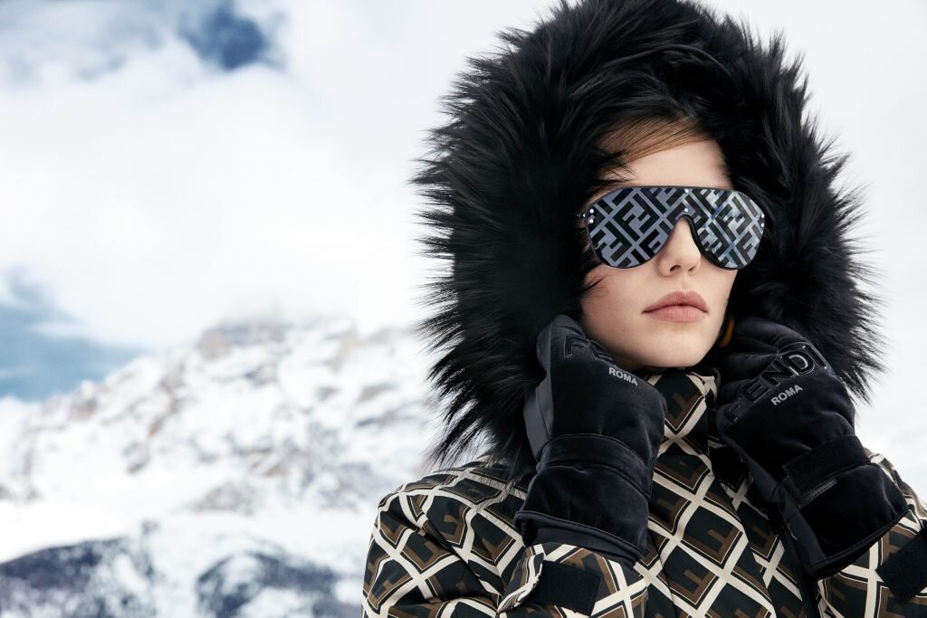 Куртка, перчатки и очки, все Fendi