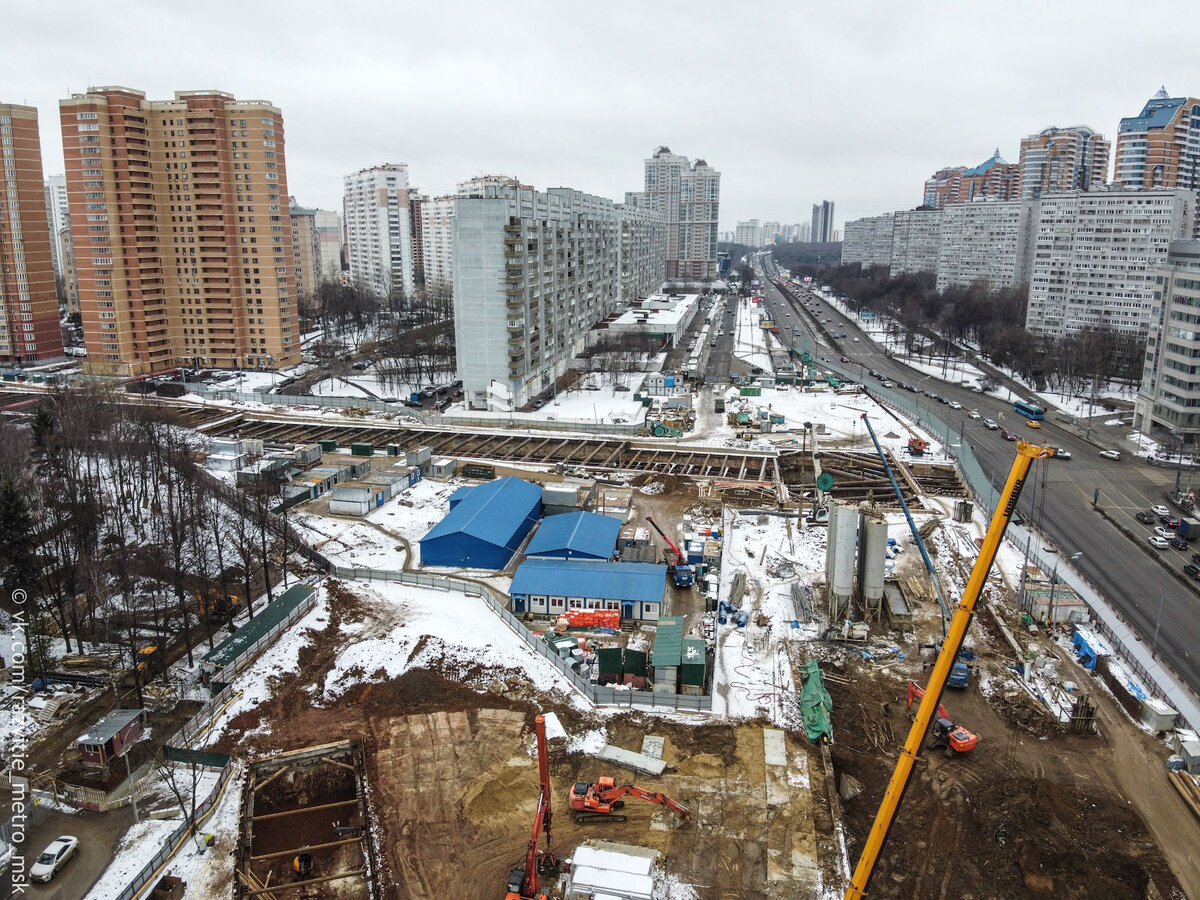 Улица новаторов метро