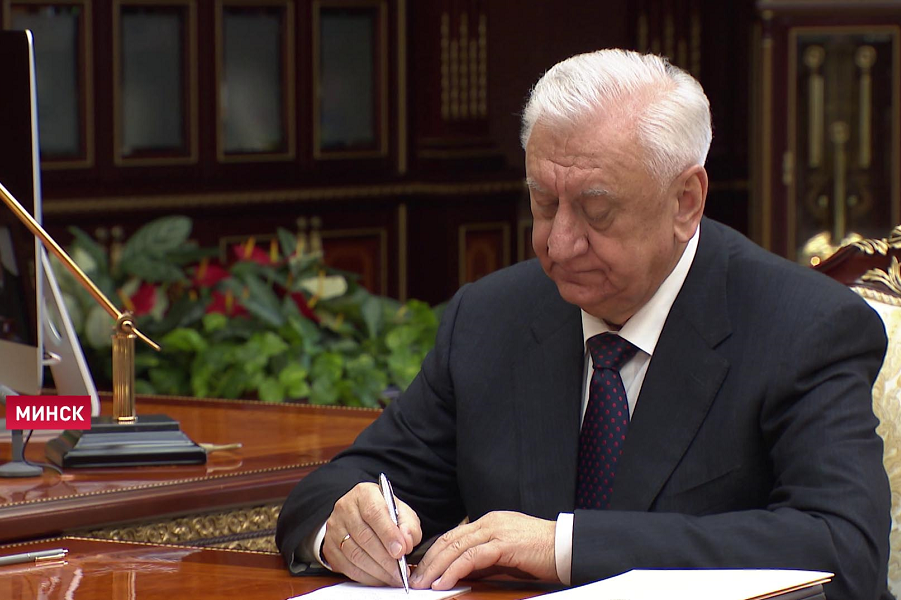 Глава комиссии ЕЭК записывает пожелания президента Лукашенко для ЕАЭС, 27.02.20
