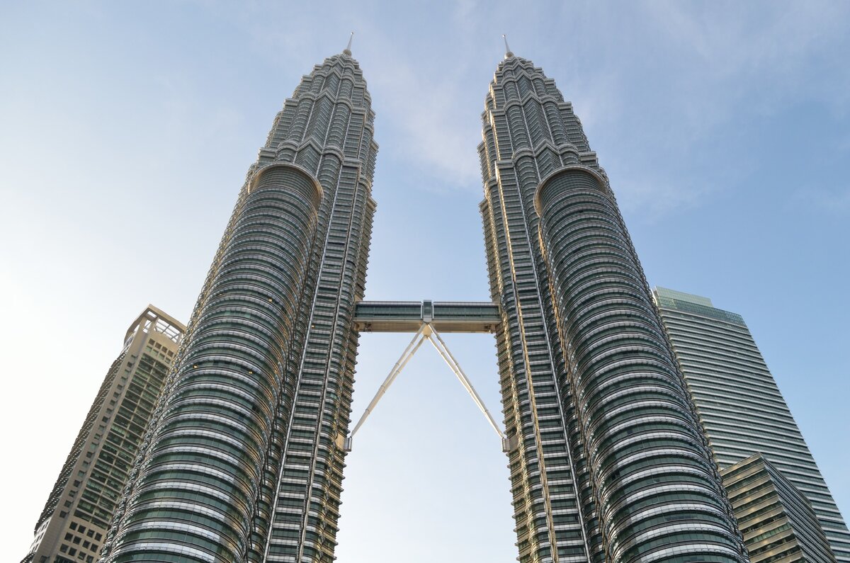 пока в 1998 году не построили Petronas Twin Tower 
