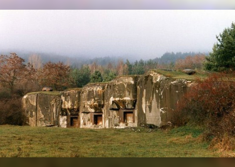 Укрепления на Линии Мажино до сих пор кажутся неприступными.