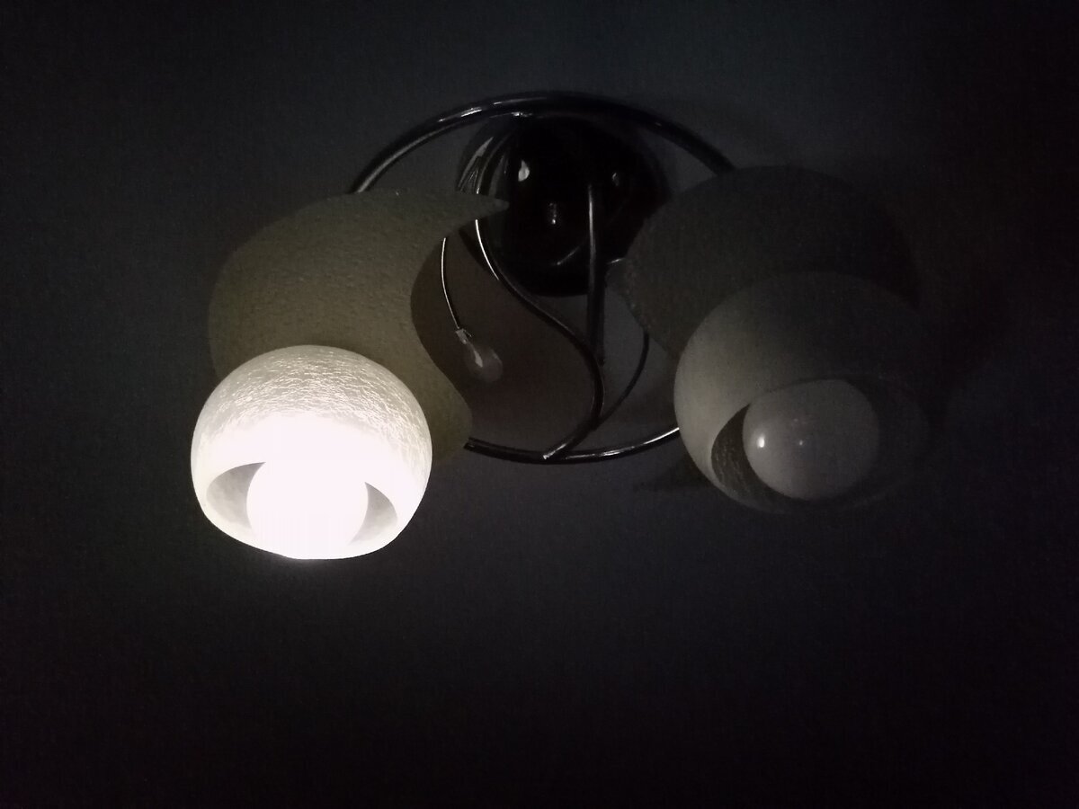 Ночная подсветка из светодиодной лампы с потреблением электроэнергии 1,3 руб/месяц