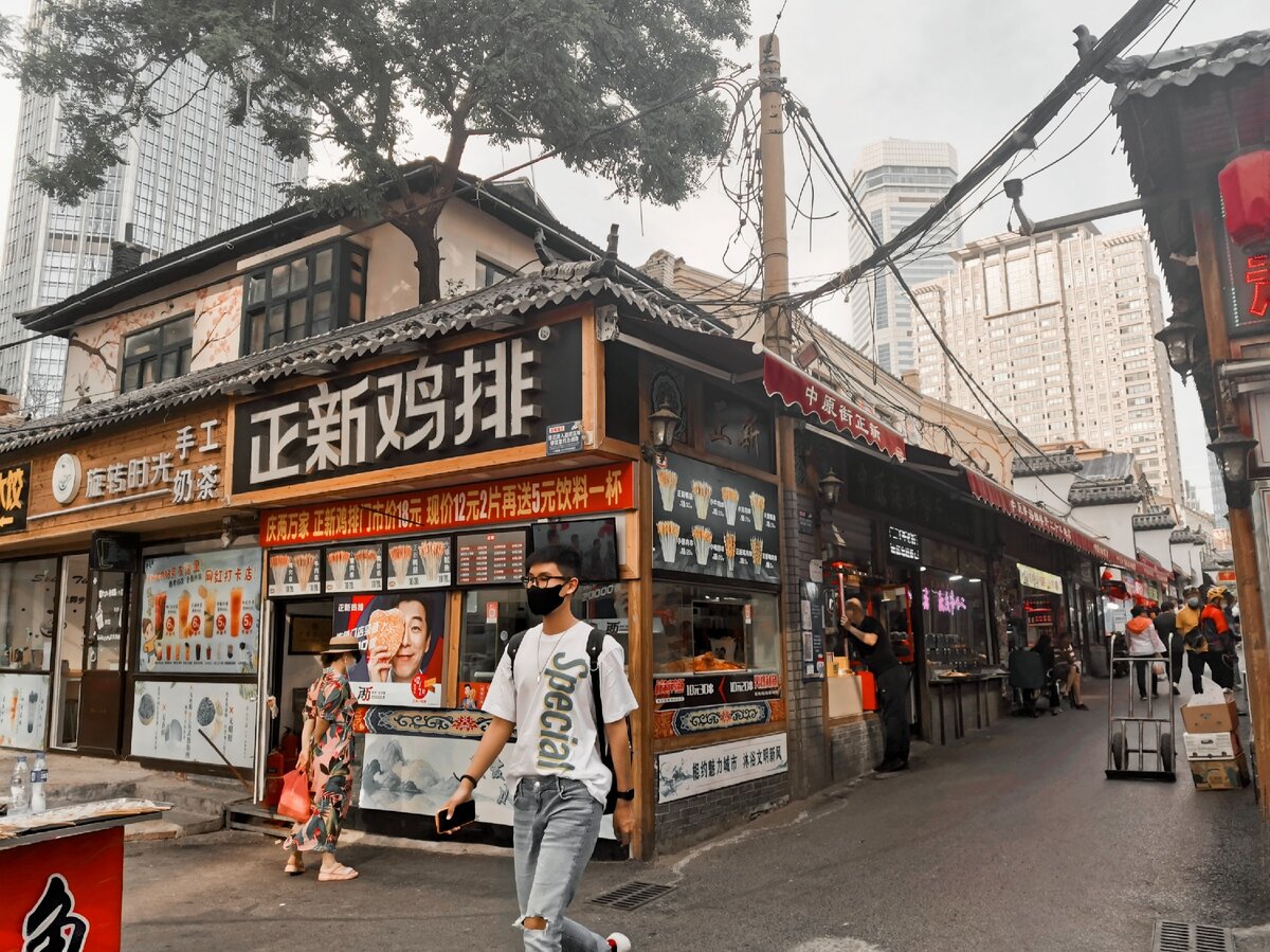 улица в Даляне. Больше фото в моём инстаграме @huitristika