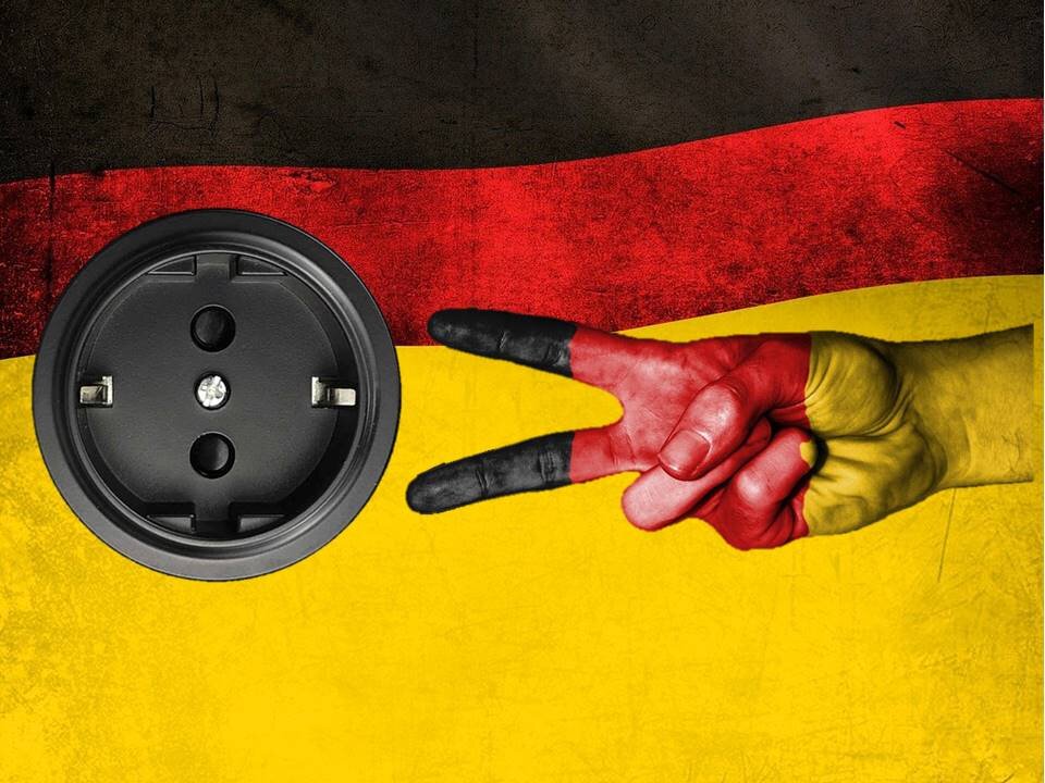 Розетка немецкого стандарта Schuko.