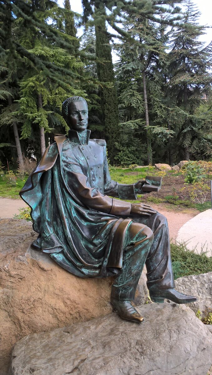 Граф  Раевский М Н -основатель парка