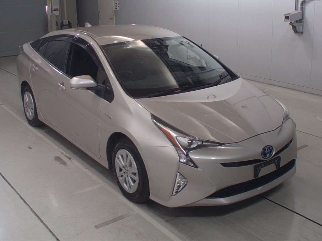 Toyota Prius ZVW50 2017 Авто аукцион Японии: CAA Chubu, лот 33022. 