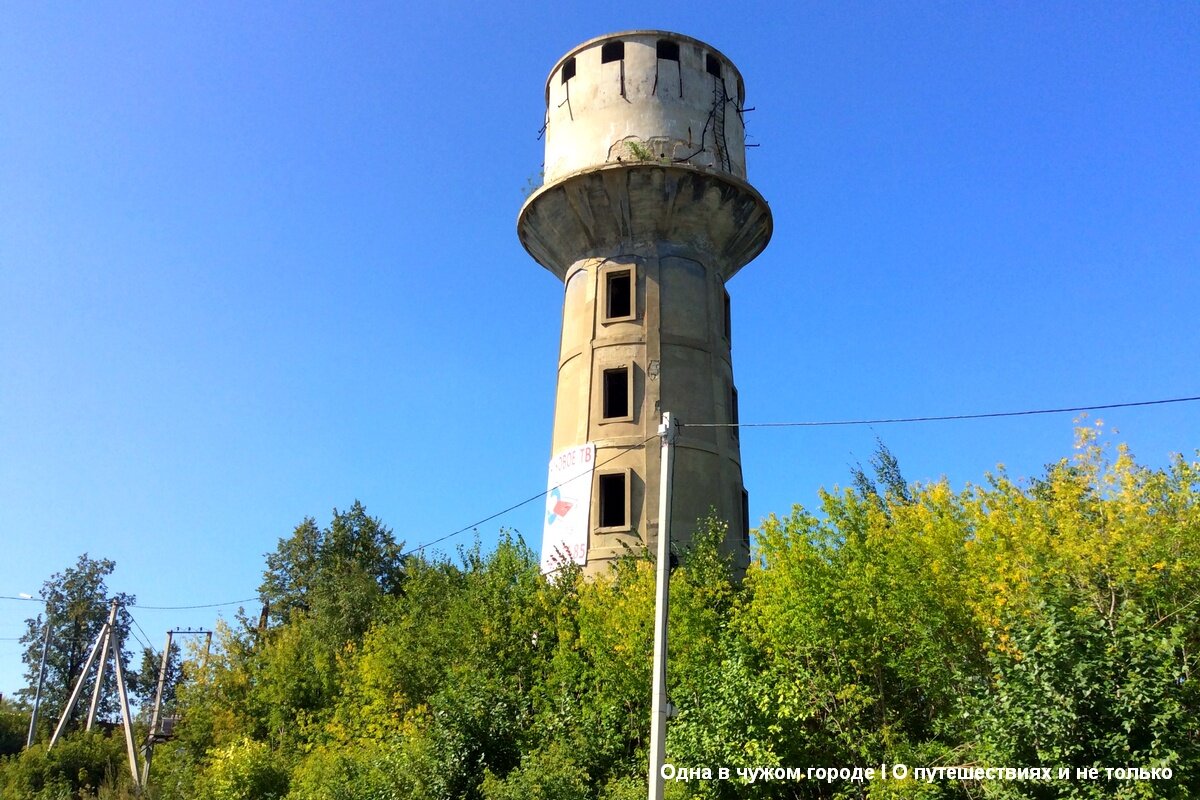 Городским властям башня не нужна. А местные краеведы считают её символом города. 