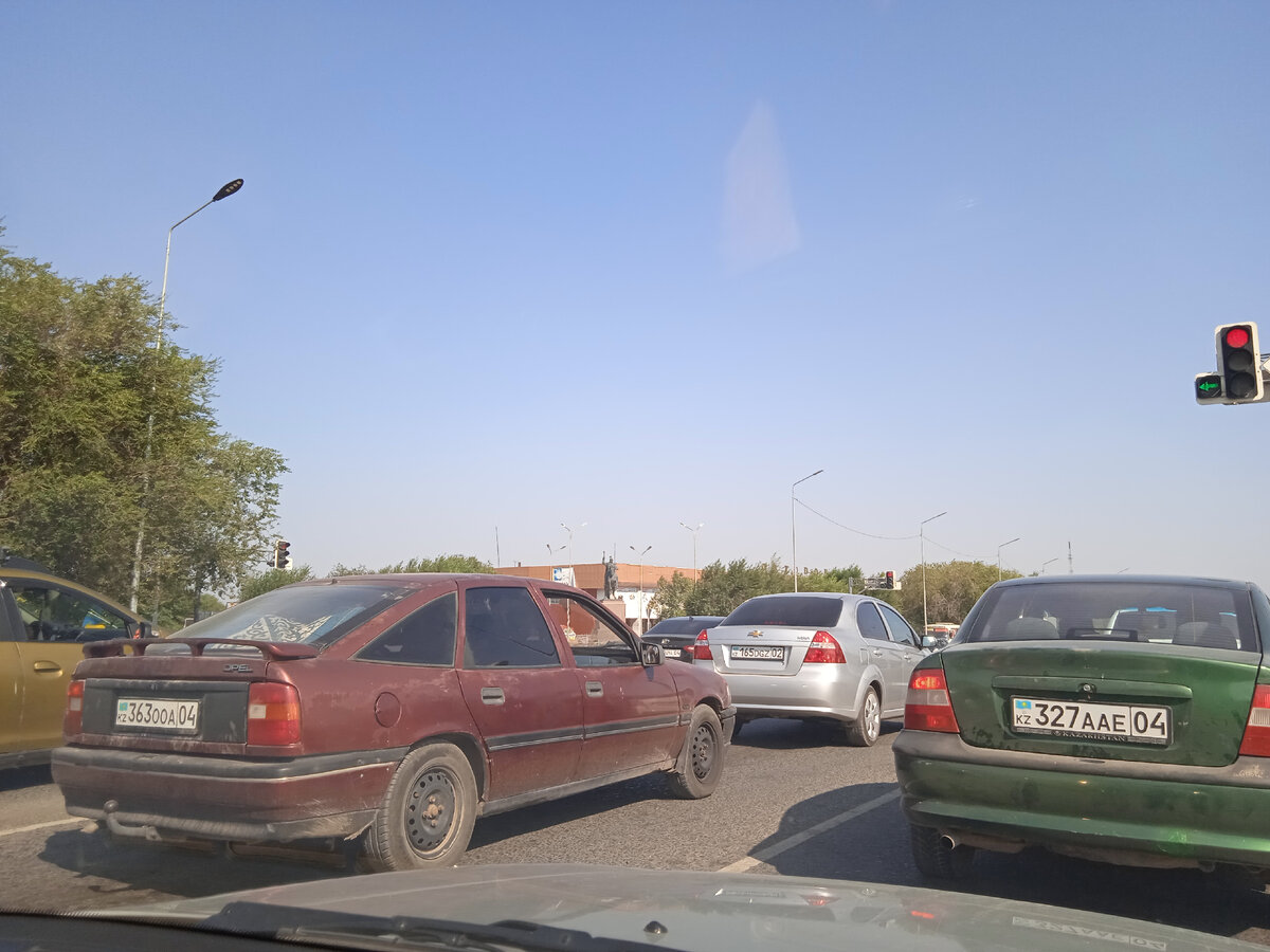 Автомобилистов в Казахстане немало - по данным статистики на каждого пятого казахстанца приходится по одному автомобилю. 04 - автомобильный код Актюбинской области Казахстана