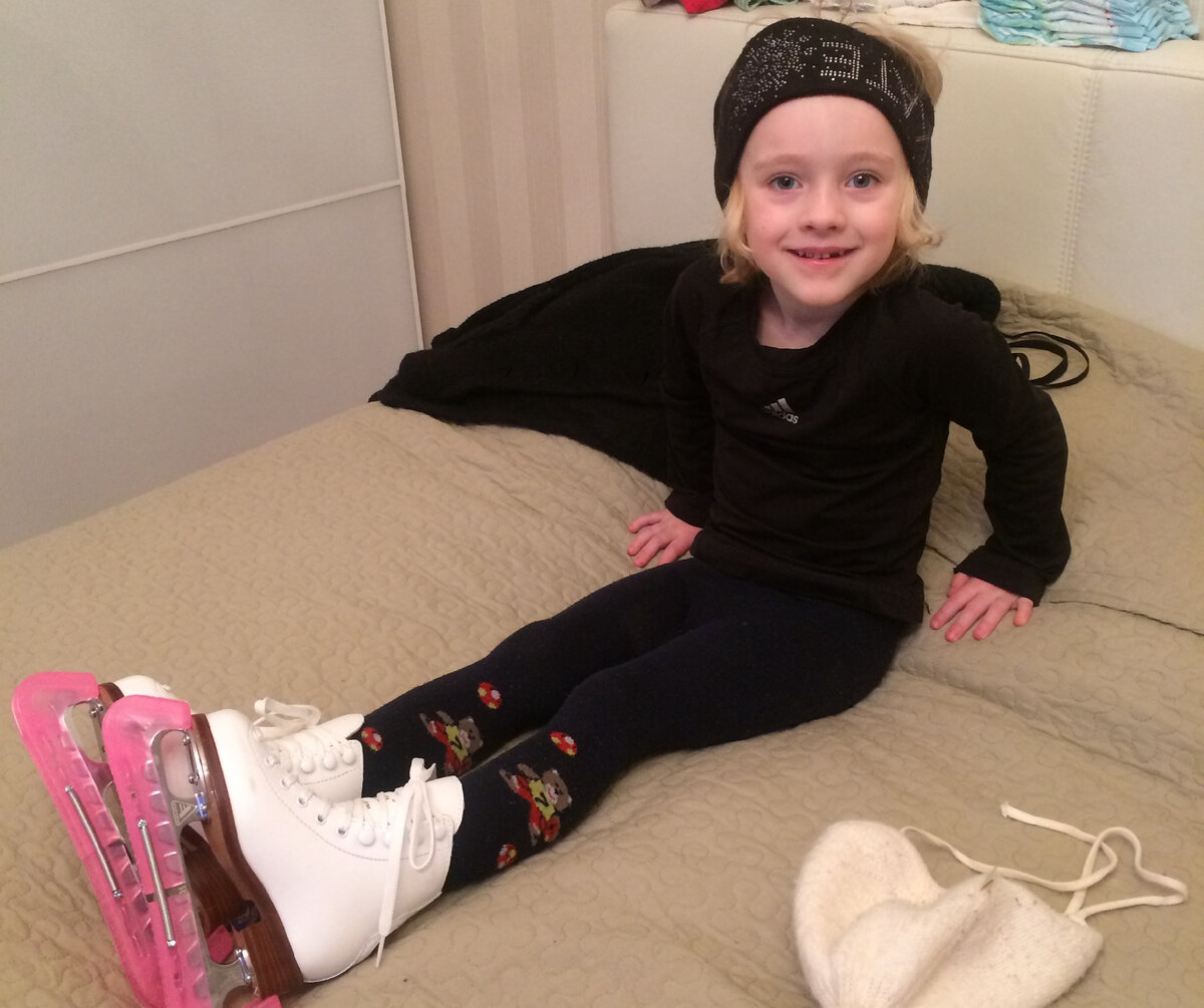 Только что приехали из магазина "Фигурист". Фото автора.