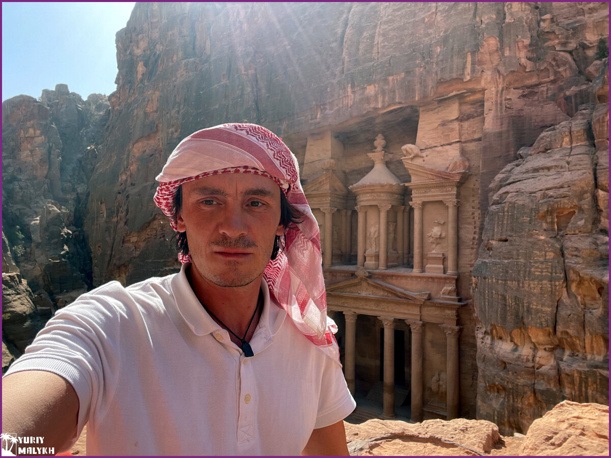 Инстадива из меня не вышла, но вид со скал на сокровищницу потрясный