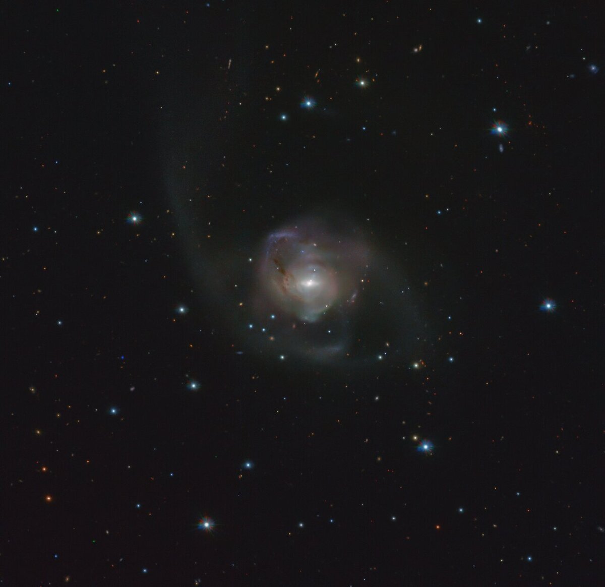 Галактика NGC 7727. Credit: ESO/VST ATLAS team