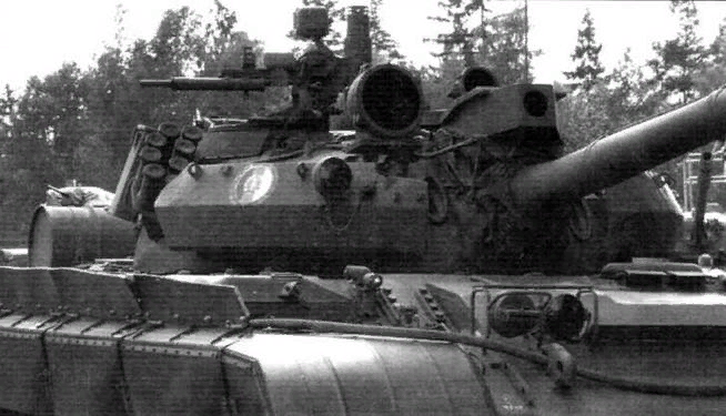 Чехословацкий танк с СУО «Кладиво». На маске орудия лазерный дальномер.