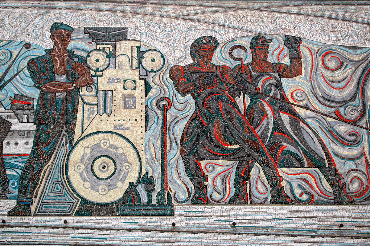 Мозаика на фасаде Нижегородского промышленно-технологического техникума - 1972 год (ул. Нахимова, 10А)