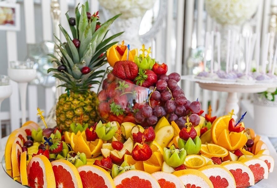 Фрукты на стол на День Рождение