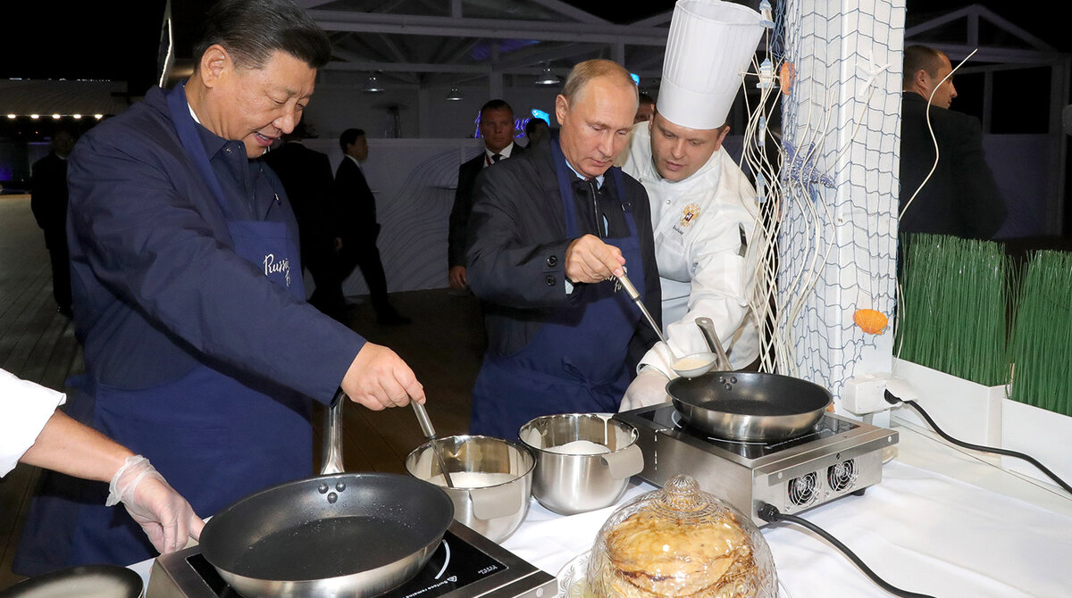 Путин учит Си не только печь блины.