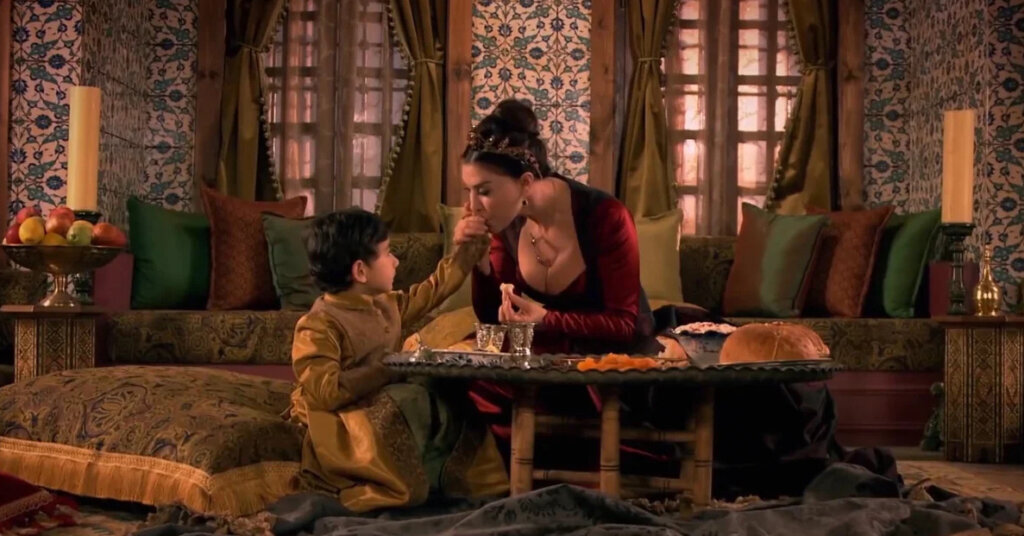 Мустафа всегда был любимчиком Валиде