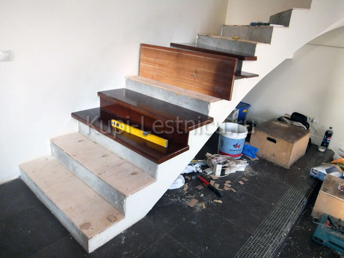 Испокон века лестницы с деревянными ступеньками считались самым экономичным, надежным и долговечным вариантом. Дома с такими маршами, построенные в начале прошлого века, при должном уходе служат до сих пор. Но время вносит свои коррективы, технологии не стоят на месте.