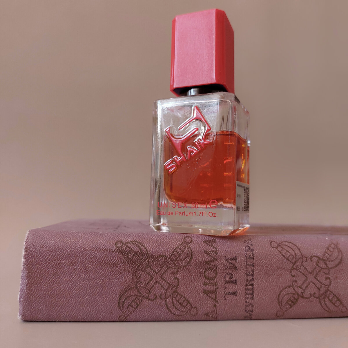 Так выглядит флакон парфюмерной воды SHAIK