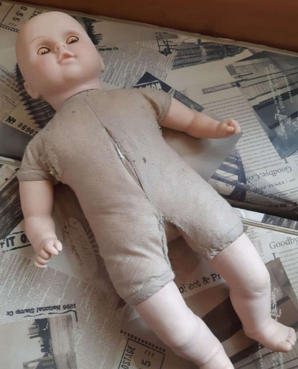 Кукла нашла своего реставратора :) 