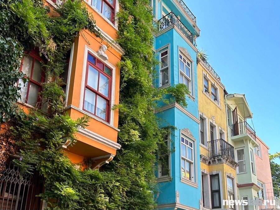 Таким большинство туристов знают Балат