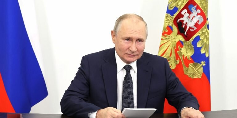 Фото: с сайта Кремля (http://static.kremlin.ru/media/events/photos/big2x/socAWUHGsTApFvMU0AdAx7tbSowVe2LO.jpg)