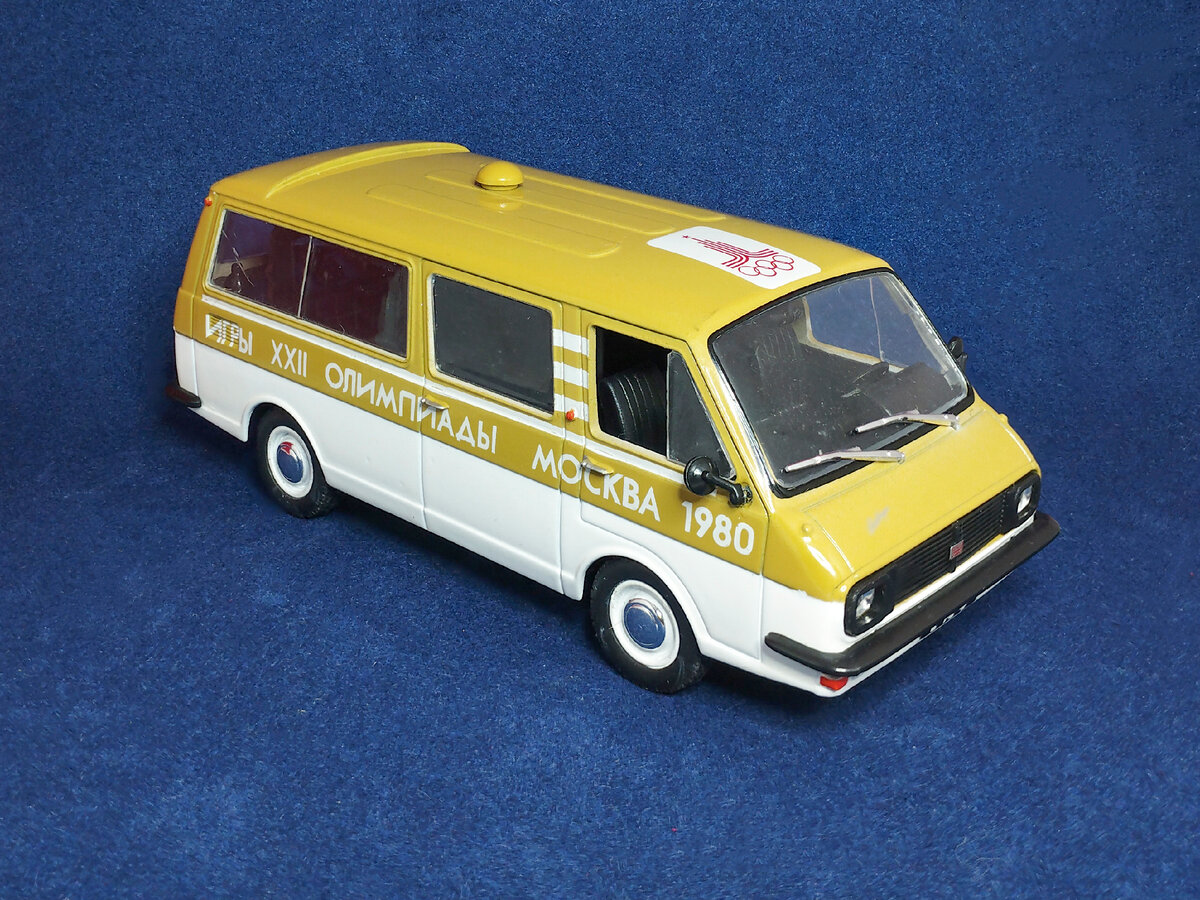 Рис. 1. Модель автомобиля РАФ-2907 сопровождения олимпийского огня от Deagostini до работ по улучшению и электрификации