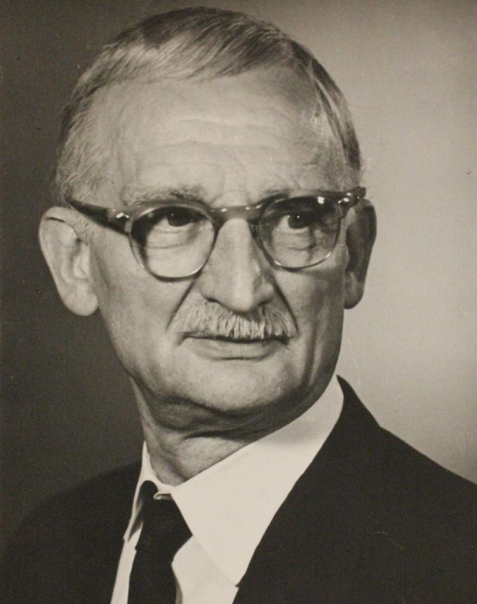 Источник: https://www.kakprosto.ru/kak-963812-rudolf-abel-biografiya-tvorchestvo-karera-lichnaya-zhizn