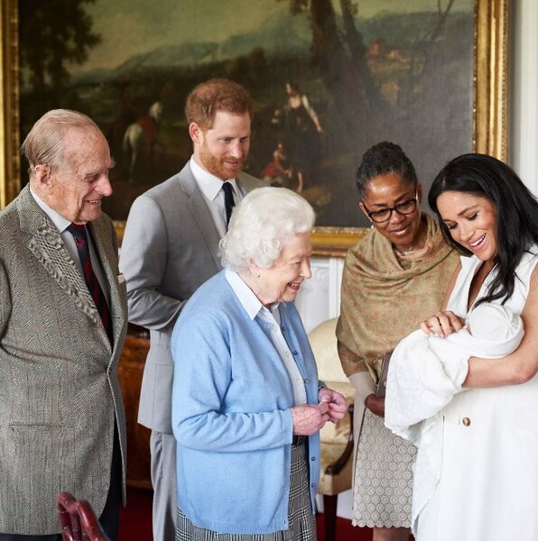 Ножки королевского наследника: Меган и Гарри показали новое фото сына