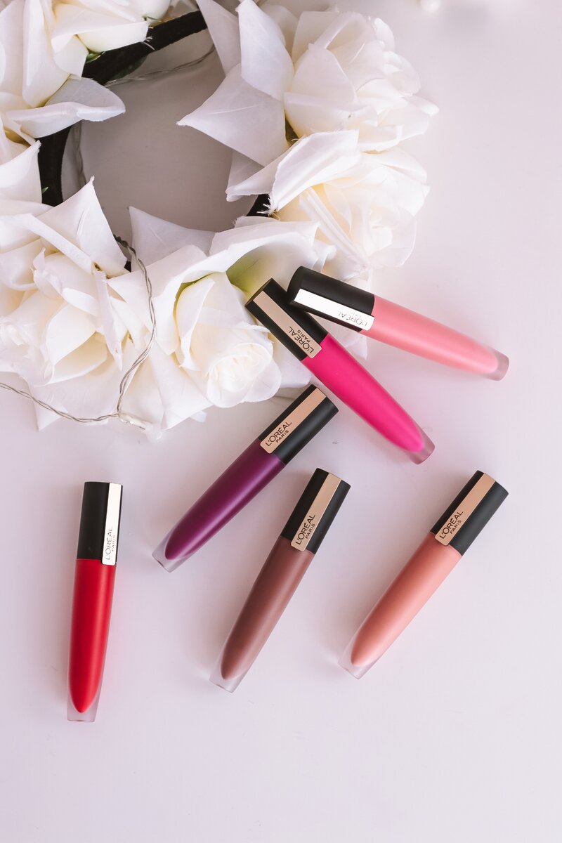 
L’Oreal Paris представил 12 оттенков ультраматовых жидких помад Rouge Signature, которые совершенно не ощущаются на губах. ⠀
✔Да-да, они не чувствуются на губах!
✔Не стягивают кожу.
✔Держатся на губах точно 8-9 часов, но на моих даже сутки выдержали бургеры и салаты с маслом.
⠀
⠀