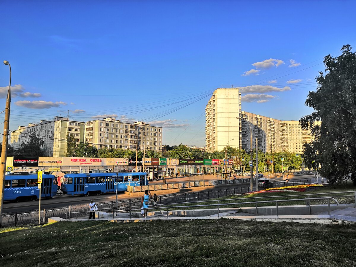 Метро молодежи