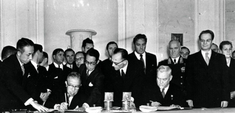 Подписание совместной Декларации СССР и Японии в Москве. 19 октября 1956 года 
  