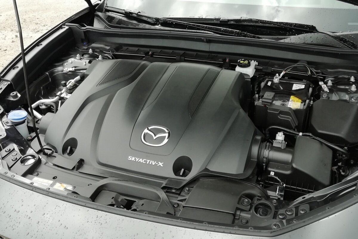 Новый двигатель Отто с воспламенением от сжатия Skyactiv-X должен объединить достоинства бензиновых и дизельных моторов.