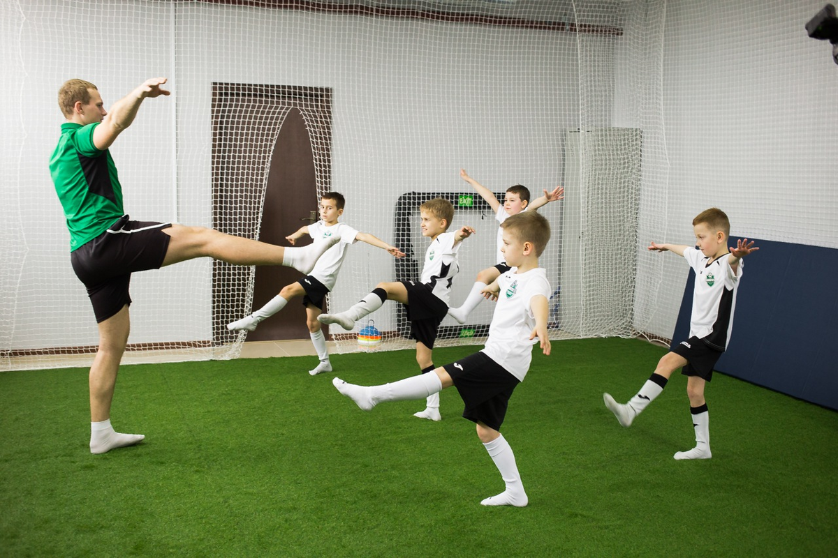 Школа равновесие. Тренировка юных футболистов. Упражнения для юных футболистов. Тренировка по футболу для детей. Тренировка по футболу для детей 10-12.
