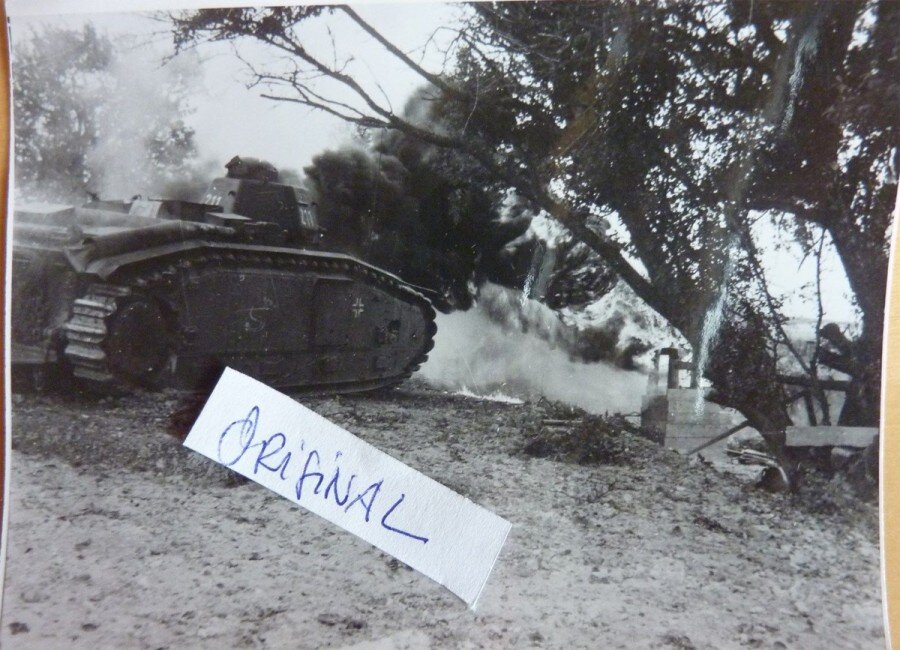  Танк Pz.Kpfw.B2(F) с тактическим номером 211 из 102-го огнеметного батальона в бою в Рава-Русском УРе 