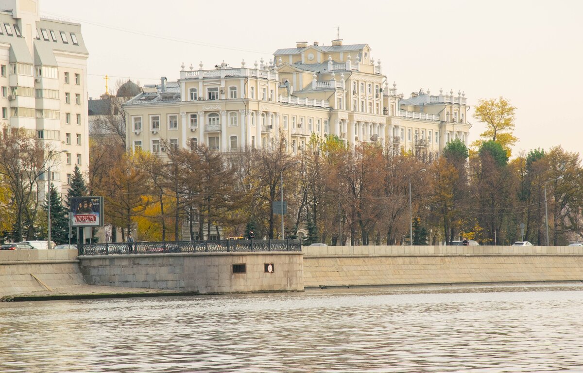 Краснохолмская набережная