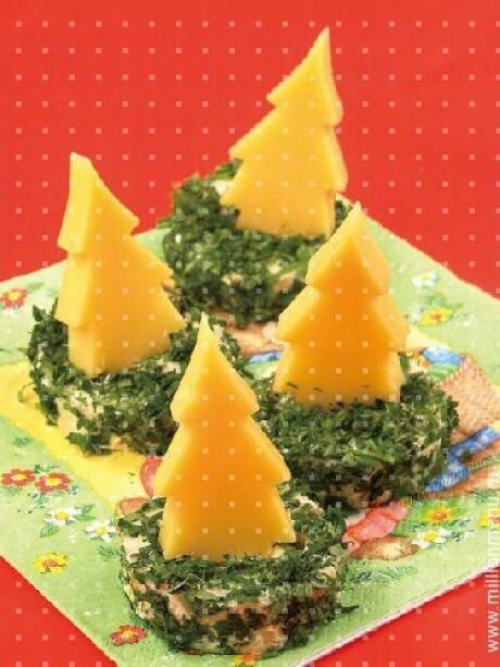 Елочки из сыра.