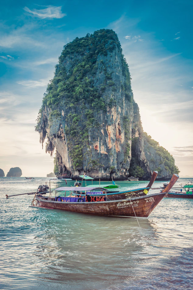 https://unsplash.com/photos/PCgM2CYm6HA