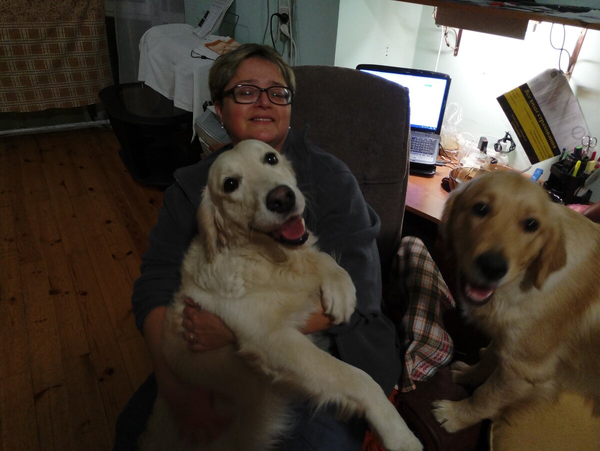 Три девушки, две из которых сильно породистые )))