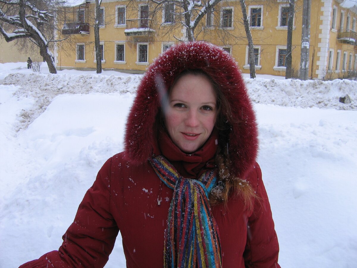 а это я, многаааа лет таааму назаад. усталая, невыспавшаяся, ещё худая, ещё даже без чёлки