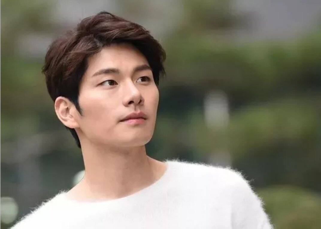 Родился: 8 января 1989 г. (30 лет), Чхонджу, Чхунчхон-Пукто, Южная Корея
Рост: 181 см