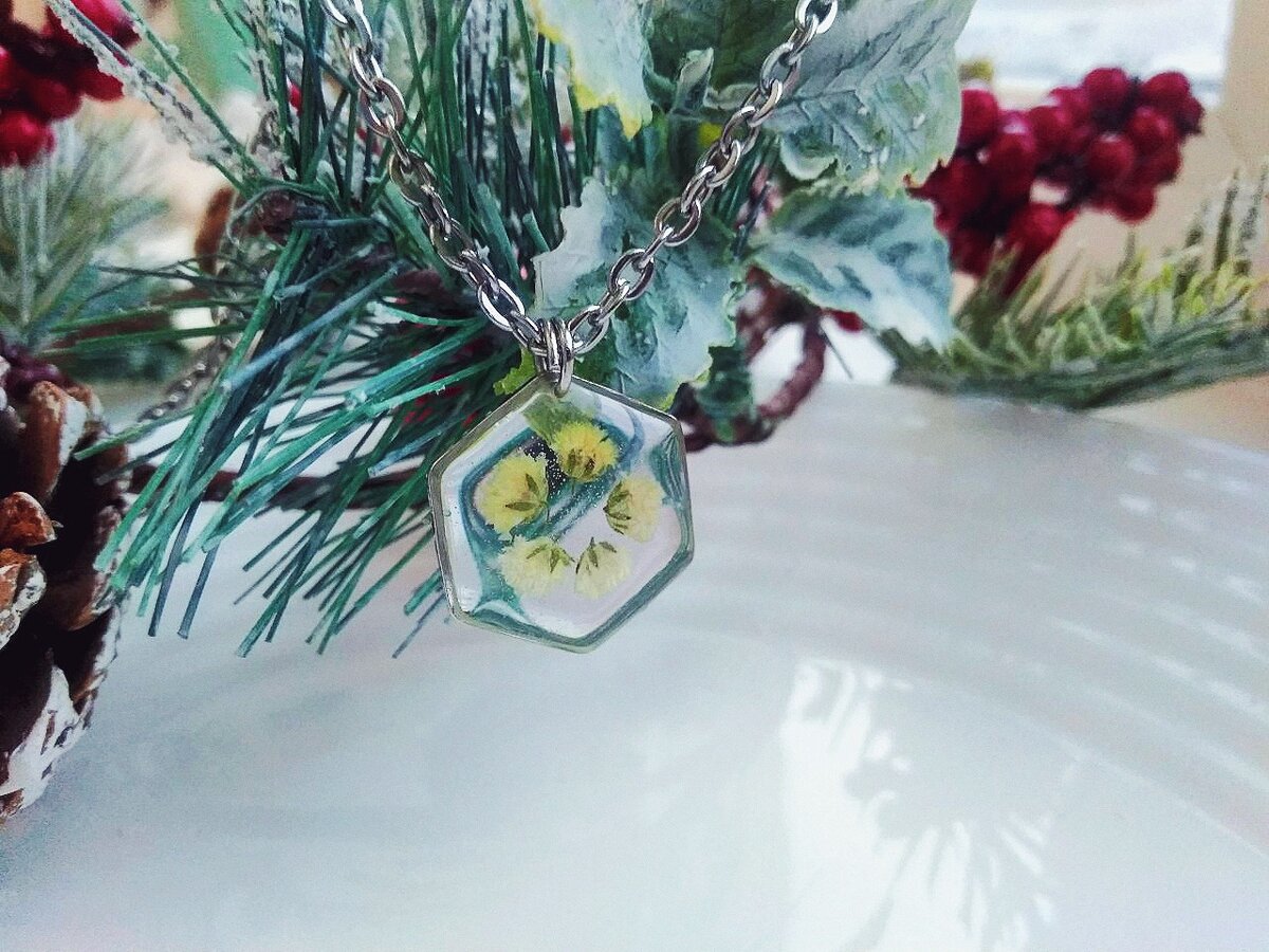 Нежная подвеска с гипсофилой