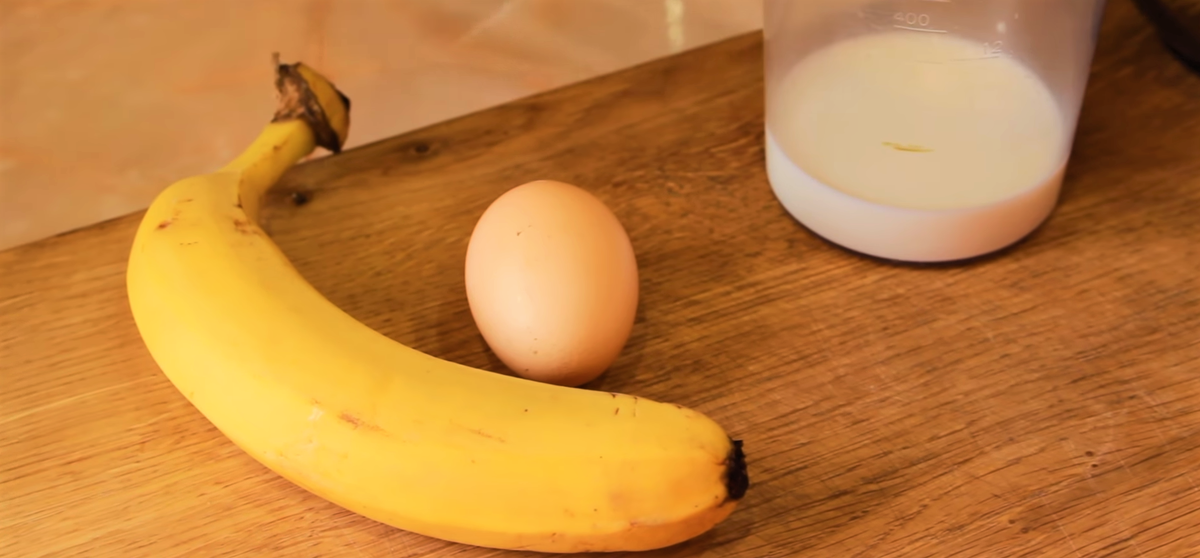 банан, яйцо, 50 миллилитров молока