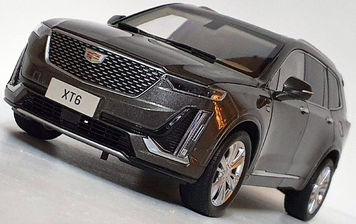 Модель: Cadillac XT6 1/18