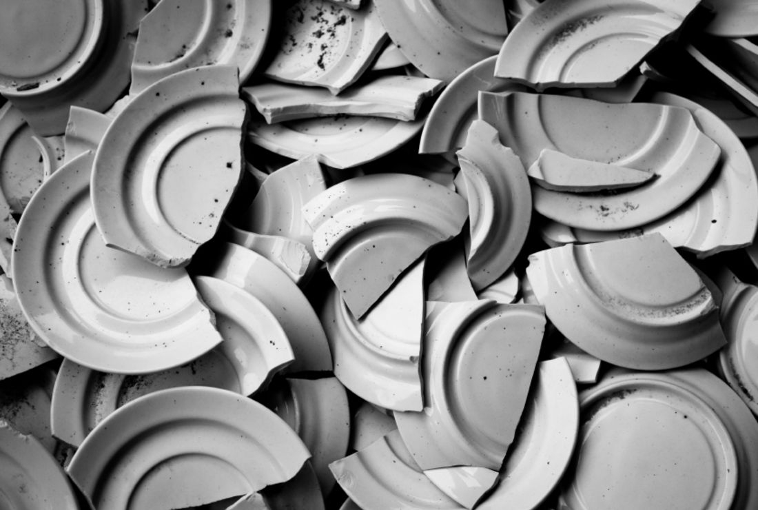 Разбитая посуда. Источник www.emlakwebtv.com.