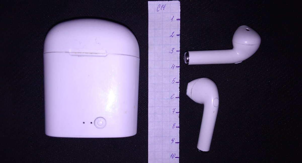 Кейс и наушники I7