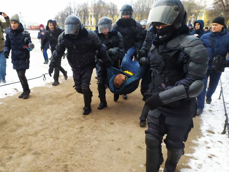 Задержание участника одиночного пикета против изменений в конституции